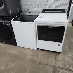 Whirlpool And Kenmore Large Capacity Washer And Dryer Set 