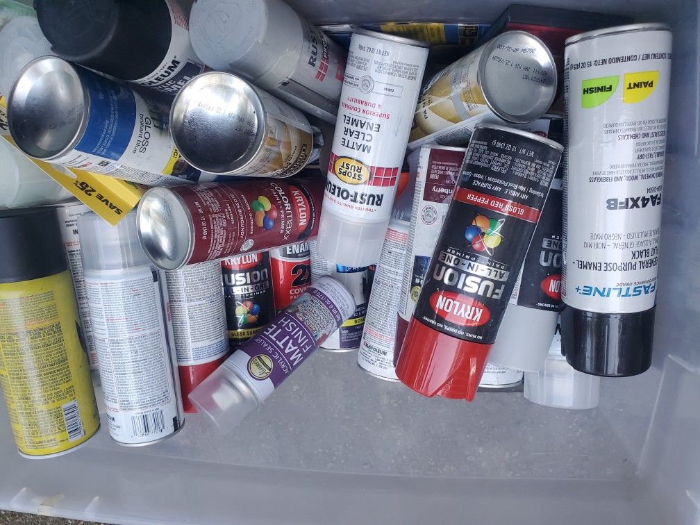 Alot Of Sprey Paint Finshers With Tools