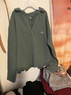 Alo sweater crop style size L