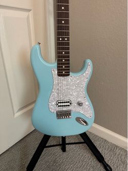 Fender Tom DeLonge Stratocaster Electric Guitar