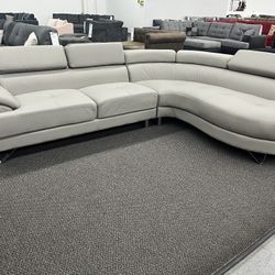 New Grey Or White Sectional.  85qeqh