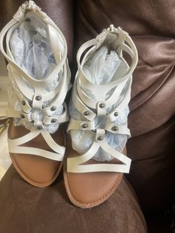 Cute White Sandals. Size 7