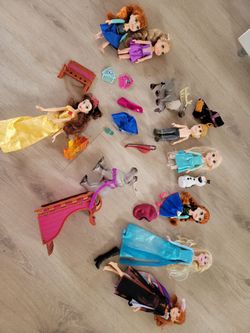 Frozen play set and a few extra princess dolls