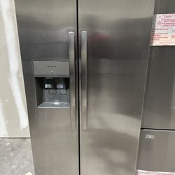 Frigidaire Dos Puertas (33” Ancho) 