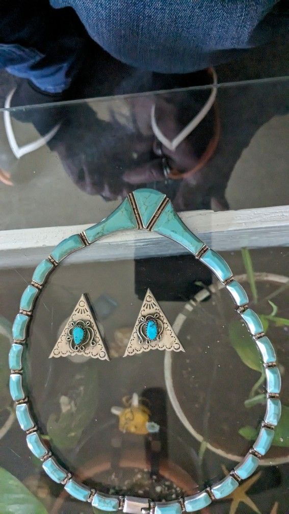 BEAUTIFUL VINTAGE TURQUOISE AND SILVER NECKLACE $100