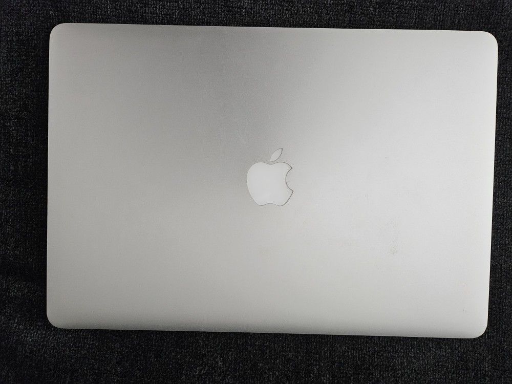 Silver MacBook Pro Retina, 15inch Screen In Very Good Condition