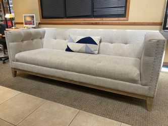 🛋️ Modern Tufted Sofa $139.99🛋️