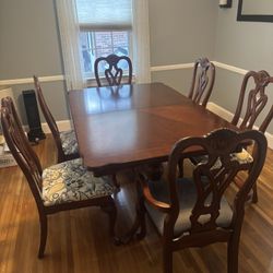 Dining Room Table And Chairs 