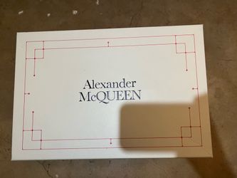 Alexander Mqueen (Graffiti)