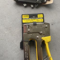 Staple Gun 15$
