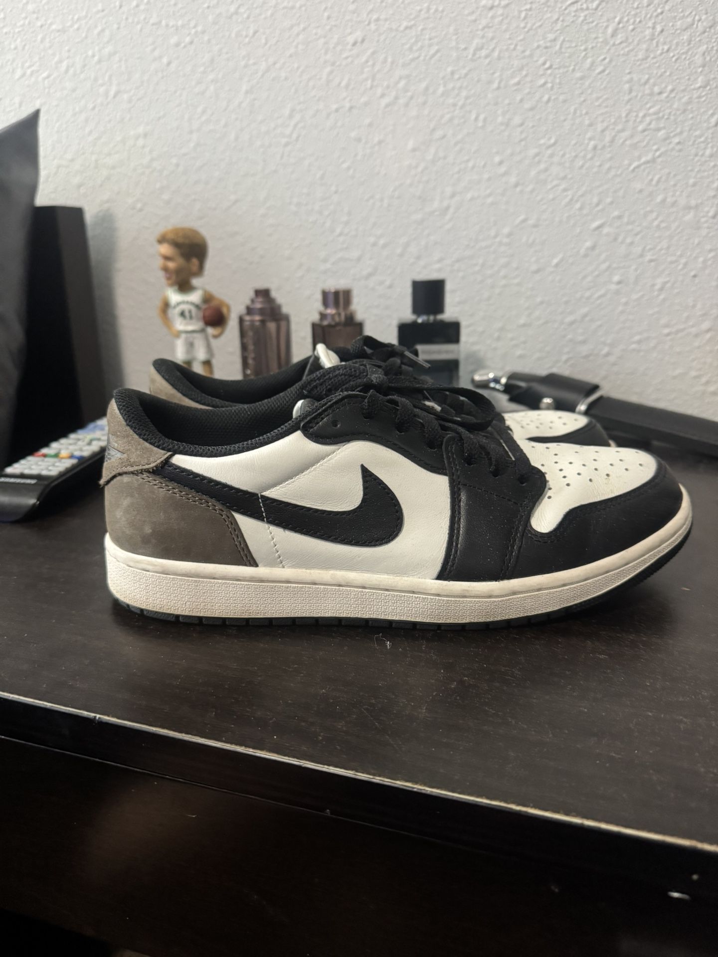 Jordan 1 Low Mocha