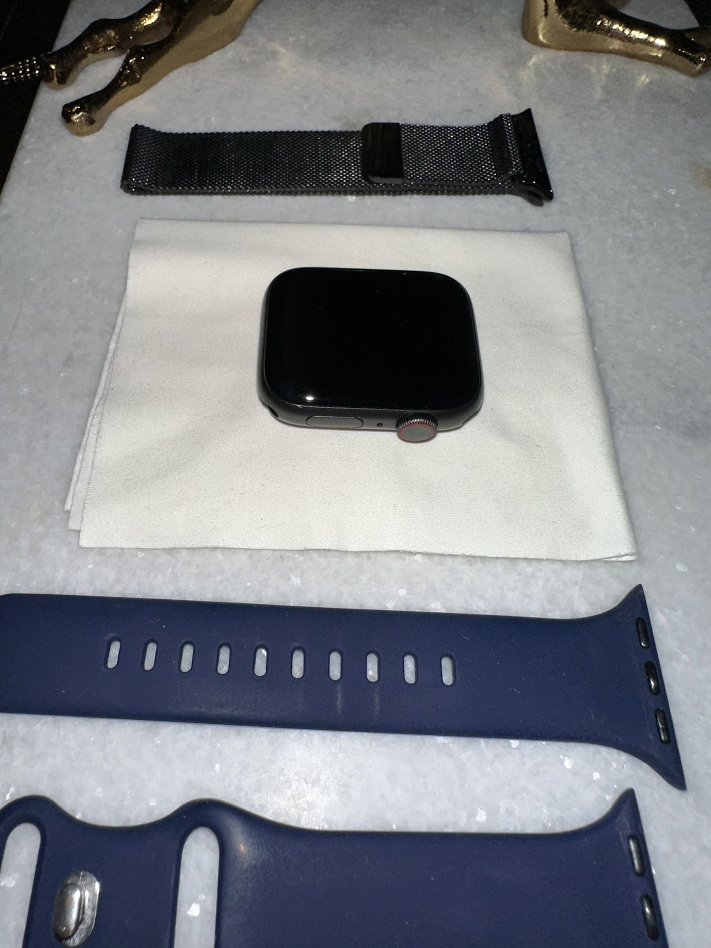 Apple Watch Series 5 (44MM) Aluminum