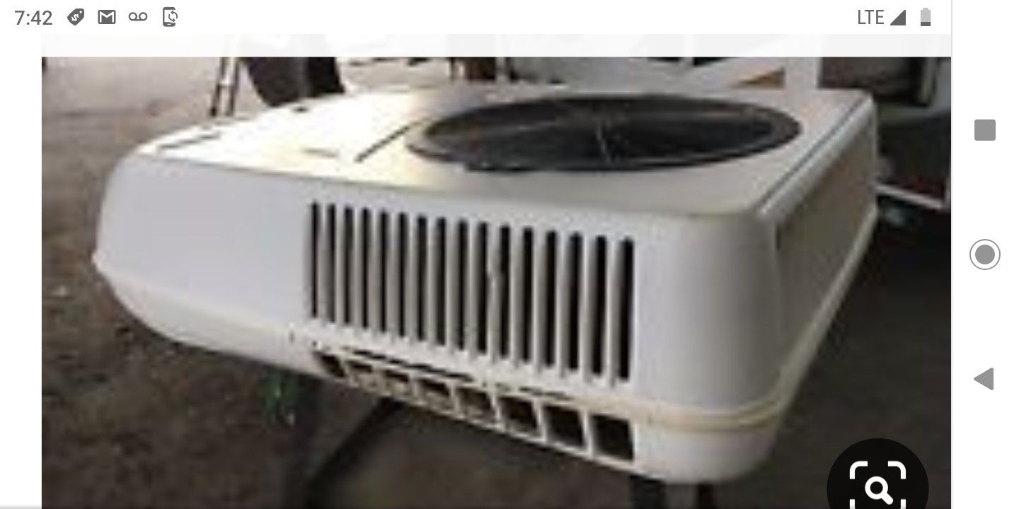 Rv air conditioner