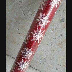 NEW 
PREMIUM HEAVYWEIGHT GIFT WRAP 
180 SQ FT 
2.5 FT X 24 YARDS 
76.2 CM X 21.94 M 