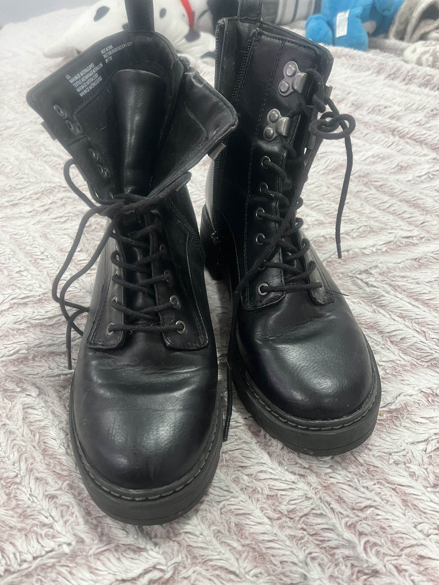 Womens Lace Up Boots 