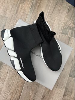 Balenciaga speed runners 2.0 With a white sole bottom