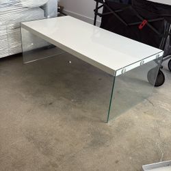 (NOHO) Stylish clear-glass and high-gloss white coffee table 