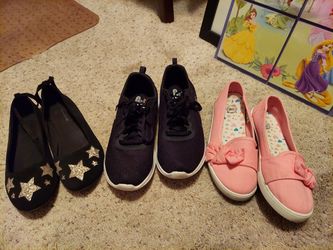 Shoes- Girls Sketchers
