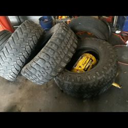 3 35/12.50/18 (Tons Of Tread Left) Mount And Balance Available