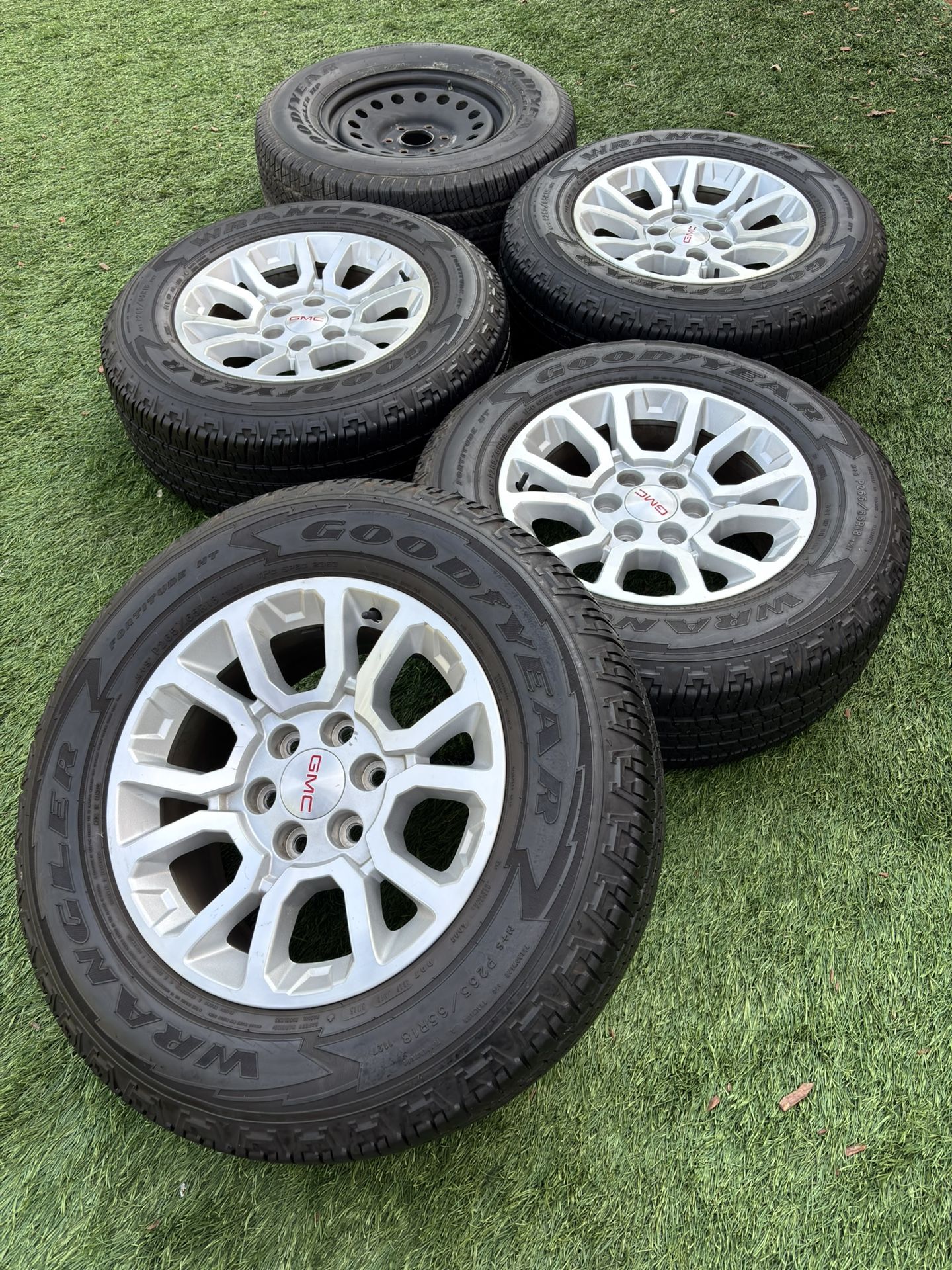 GMC Sierra Chevy Silverado Tahoe Yukon Rims Tires