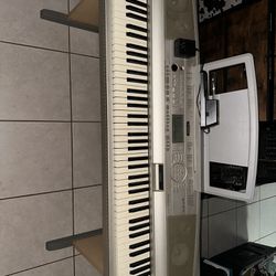 Yamaha Piano Keyboard DGX-500