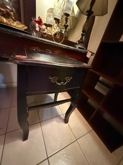 Mesita de noche $20