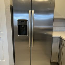 Lightly Used GE Appliance Set 