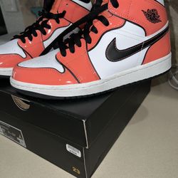 AIR JORDAN 1 MID SE SIZE 6.5 YOUTH SIZE
