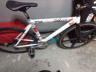 725 Leader bike