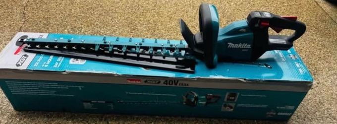Makita XGT 40V max Brushless Cordless 24 in. Hedge Trimmer (Tool Only)