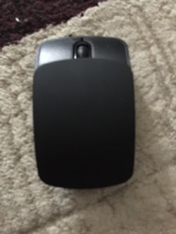 Wireless mouse connects with usb works good windows or MacBook