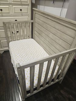 Simmons Slumbertime 4-in-1 Convertible Crib Set + Changing Table & Mattress