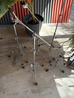 Drum hardware