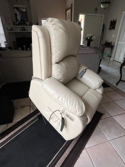 Brand new cream, color power, Lift Chair Recliner with two USB charging ports and heating massage with two wired remotes brand new never used no smoki