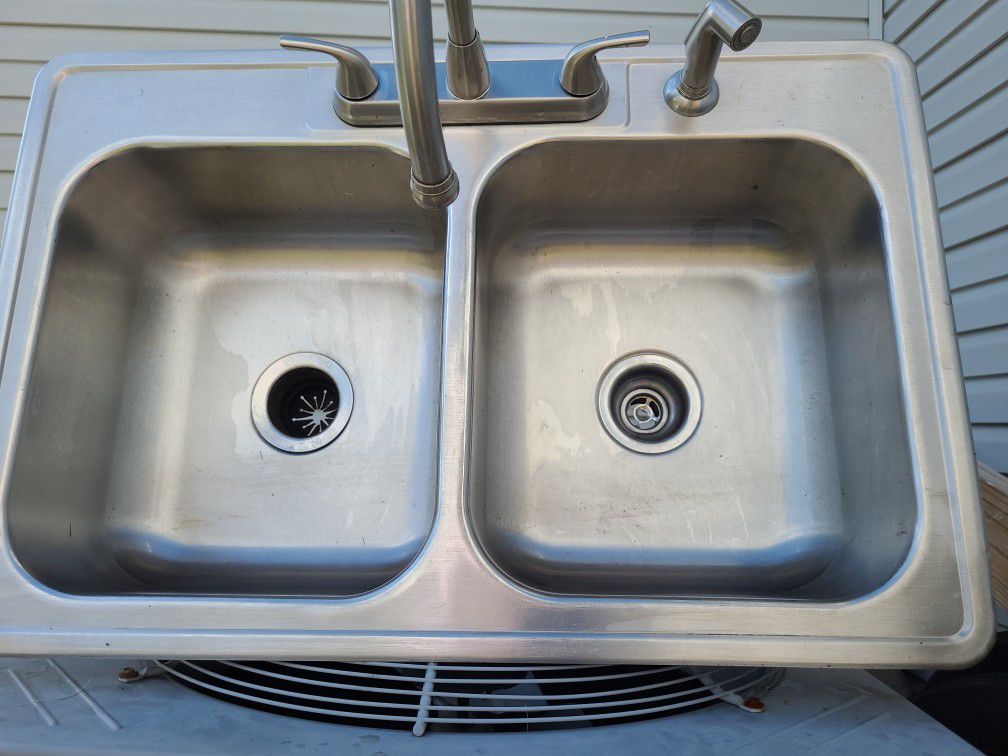 Kitchen Sink With Faucet And Disposal 