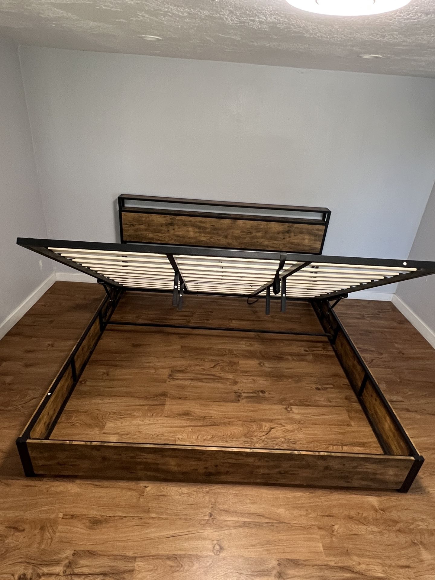 King Bed With Mattress 