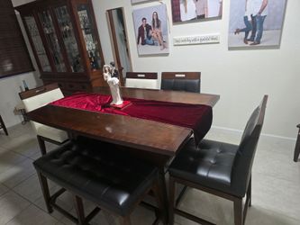 Living Room +dining Table