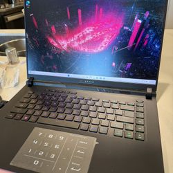 4090 Asus ROG Strix Scar 16 Gaming Laptop — i9-13980HX / RTX 4090 / 32GB / 1TB SSD / 16.3” 2.5K 240Hz