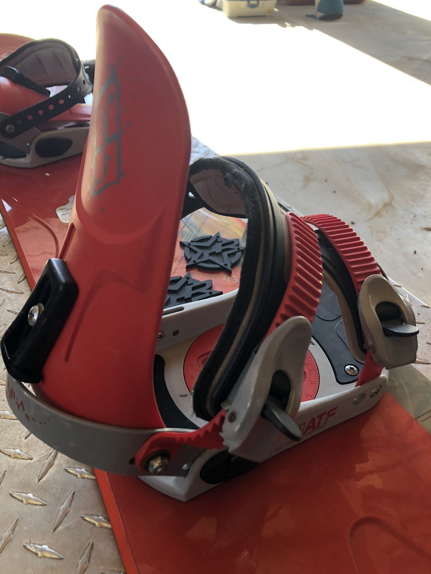 ride decade snowboard 2004 2008 The Directional Standard Camber shape has camber between the bindings for snap and control with rocker at the tip and tail providing effortless turn initiation and performance RIDE DECADE SERIES SNOWBOARD -