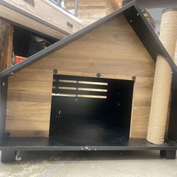 Wooden pet house with vents 