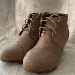 Suede boots