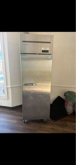 Single door freezer