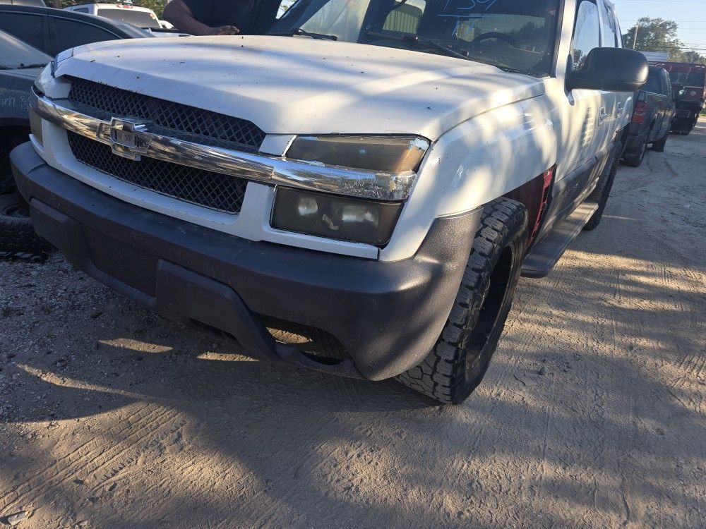 2002 Chevy Avalanche 5.3 Motor Automatic Transmission For Parts Only Gm Auto Parts 221 Hambrick Rd (contact info removed)/(contact info removed) LUIS 