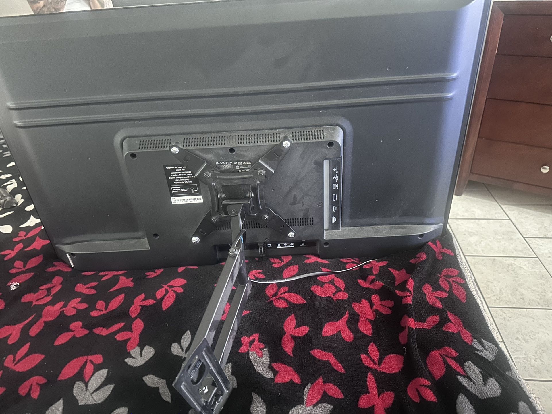 Insignia 43” Fire T.v With Remote Control
