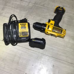 Dewalt 12 Volt Regular Drill Including Battery And Charger 