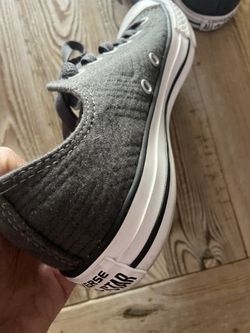 Women’s size 7 converse