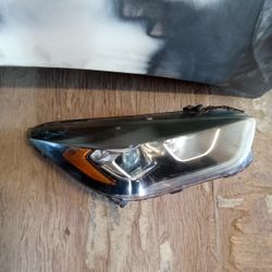 2017 - 2019 Ford Escape Right Headlight Xenon