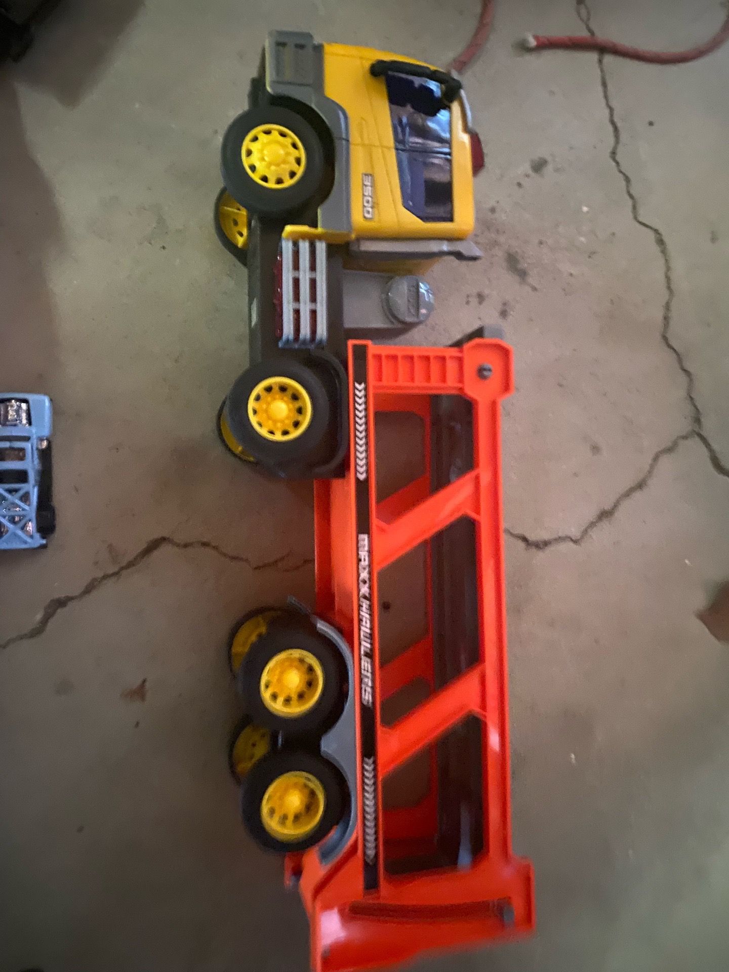 MAX ACTION TOY HAULER VEHICLE & HOT WHEEL RACE CAR