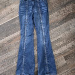 Idyllwind Women's Arena Avenue High Risin Flare Jeans by Miranda Lambert
Size 6