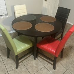 Round Dinning Table With Four Coloured Chairs 